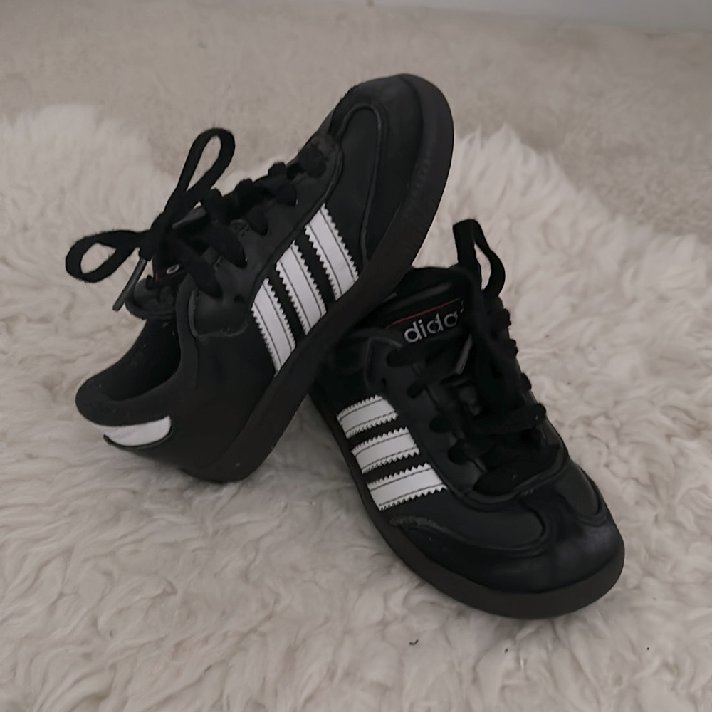 Toddler Classic black/white  Sambas by Adidas